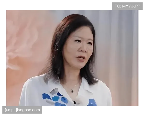 看到郎平家里那张照片我笑不出来，角落里的奢侈品太离谱